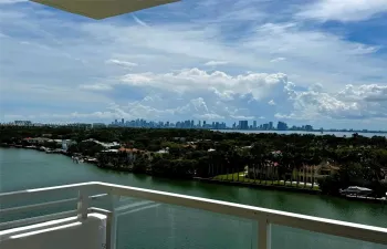 Stunning Bay & Skyline Views from the Balcony