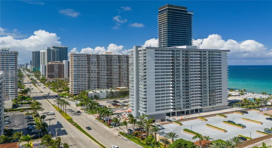 OCEANFRONT BUILDING WITH BEACH SERVICES