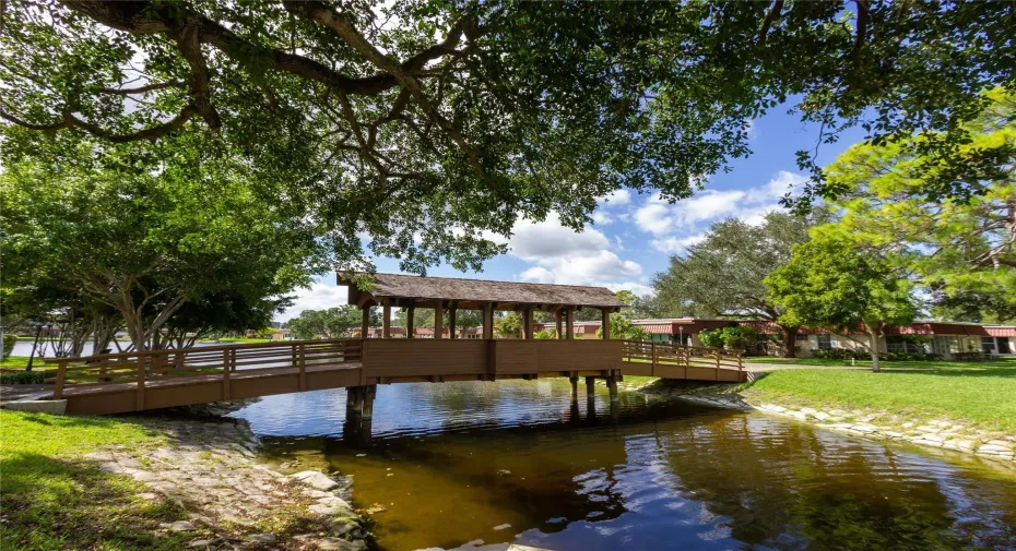 Welcome home to Covered Bridge Lake Worth!!!