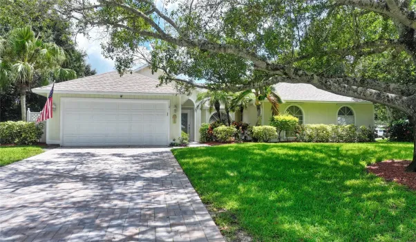 Attractive Curb appeal...front yard