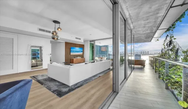 The Epitomy of Indoor/Outdoor Living.