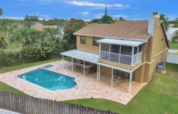 Huge LAKEFRONT POOL home plus spa overlooking lake.