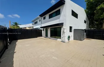 TOWNHOUSE FRONT