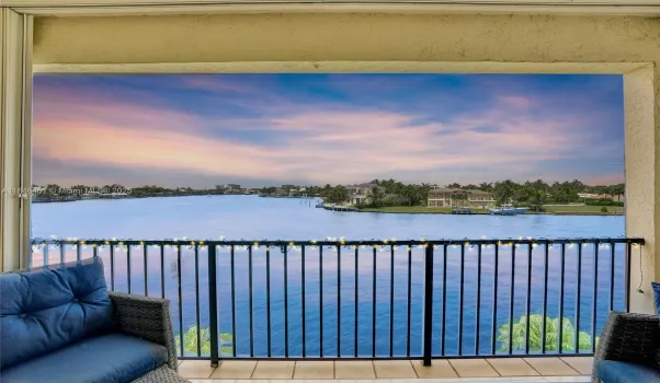 SPECTACULAR SUNSET!
COVERED VERANDA