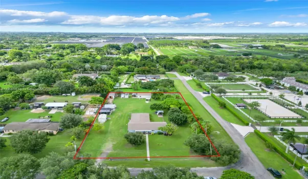 Pristine 4/2 farmhouse on 1.37 acres, on a corner lot