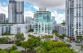 VENEZIA LAS OLAS BOUTIQUE BUILDING