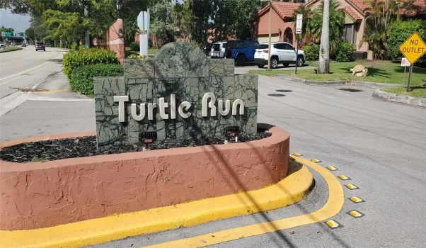 Delightful unique oasis in the Heart of Plantation