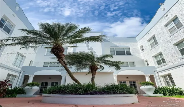 Tasteful, classic courtyard