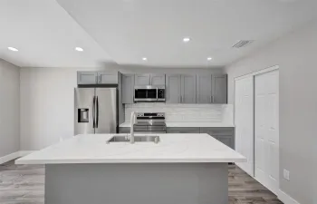WELL EQUIPPED KITCHEN