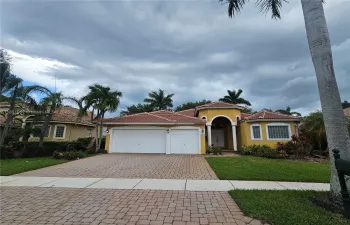 3 Car Paved Driveway & Garage