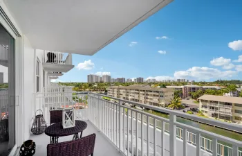 Private balcony w/amazing water view