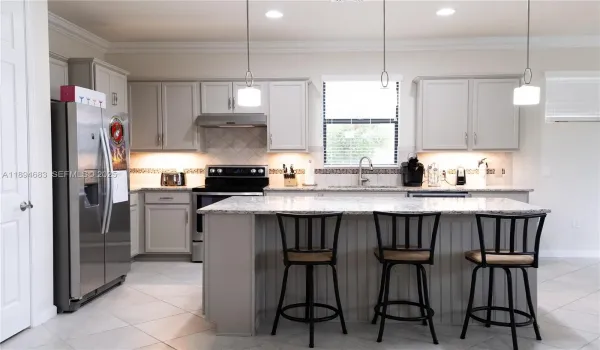 Stainless steel appliances & Pantry