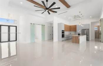 Open & Bright Layout