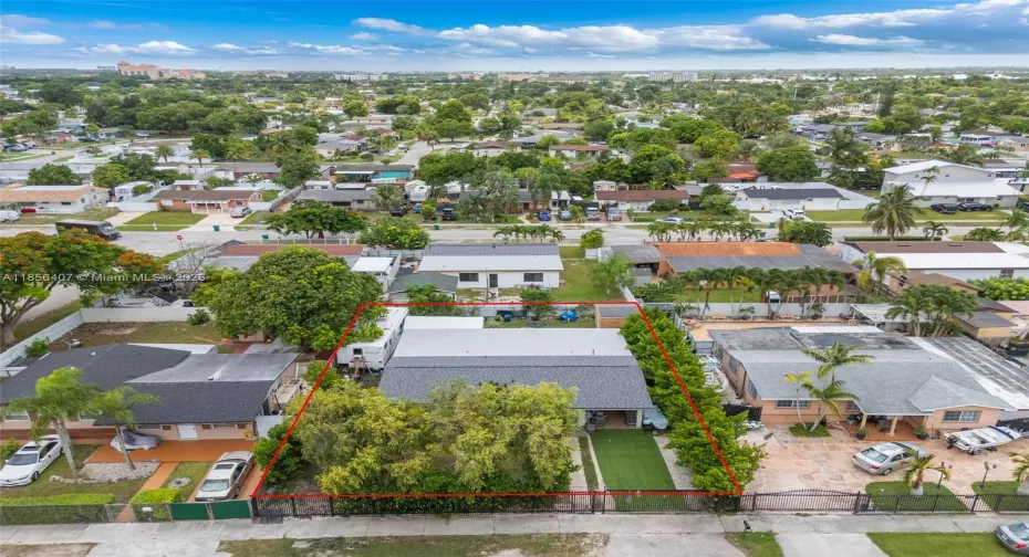 17,000 SQ FT LOT IN LEISURE CITY. 4/2 HOME FULLY FENCED & LANDSCAPED. SHE'S A HANDY MAN INSIDE , W/ A NEW ROOF.