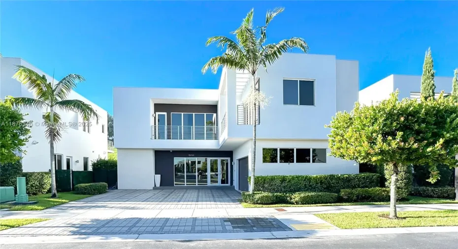 FRONT OF THE HOUSE