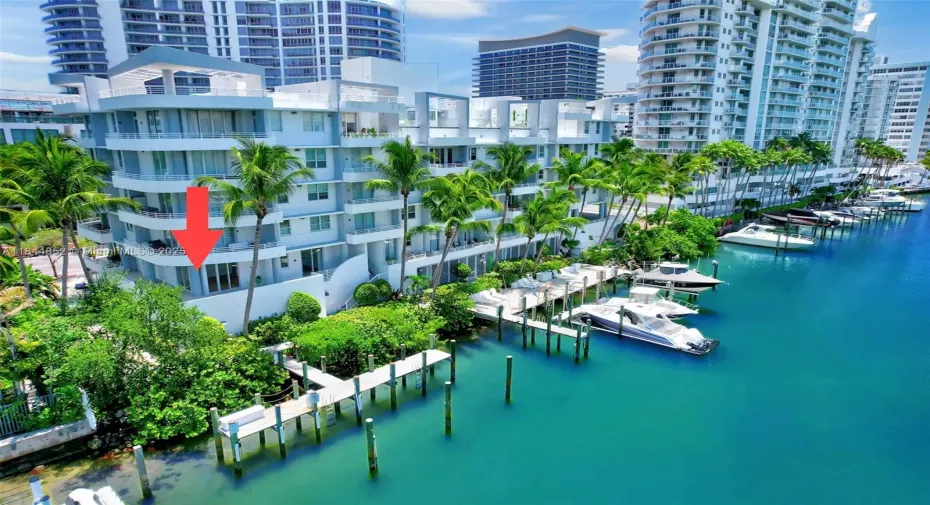 Waterfront corner Lanai w/ oversized covered terrace!
