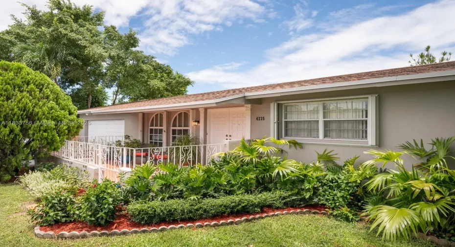 Welcome to 4235 SW 97th Avenue