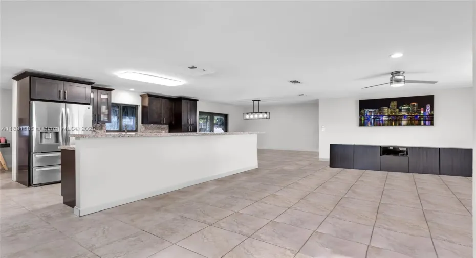 OPEN CONCEPT GREAT ROOMUPDATEDKITCHEN