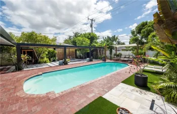 Gorgeous Backyard Oasis!