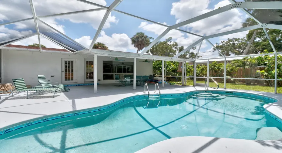 2/2 + office space POOL HOME