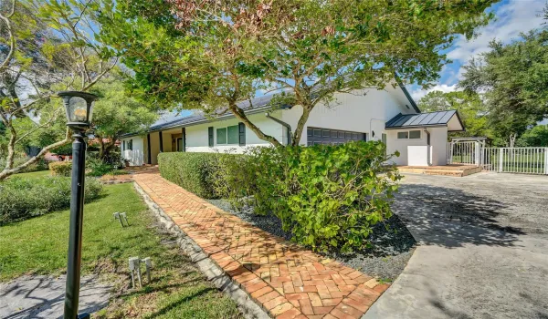 15921 SW 53rd Ct. Southwest Ranches, FL 33331