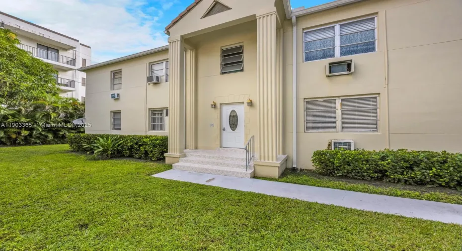 Excellent Miami area -  Coral Gables location. Neighborhood. Centrally located.