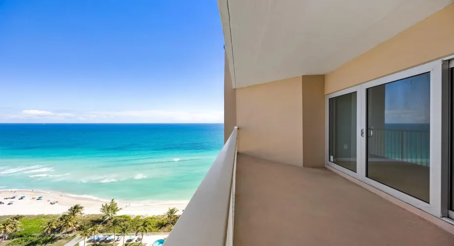 Oversized balcony