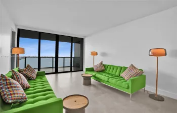 This lovely condo has breathtaking, unobstructed views of the Biscayne Bay & Miami Beach Skyline.
