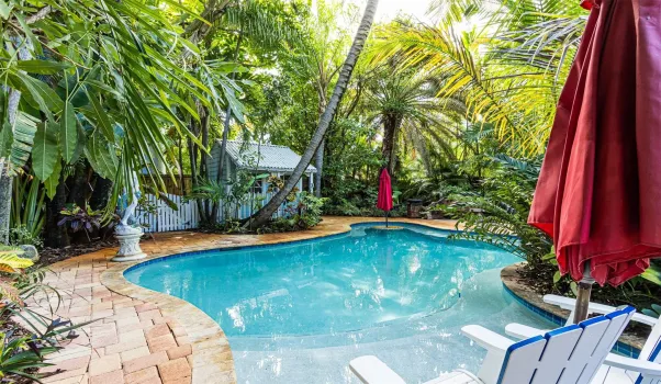 Sitting bench in pool