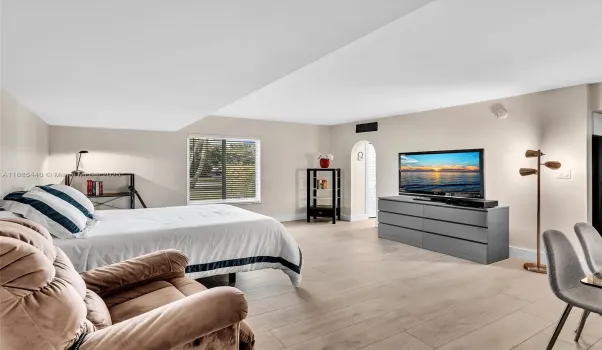 Spacious and Bright 460 sqft Studio