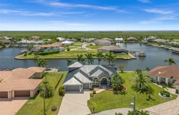 Welcome to 4012 SW 29th Avenue!