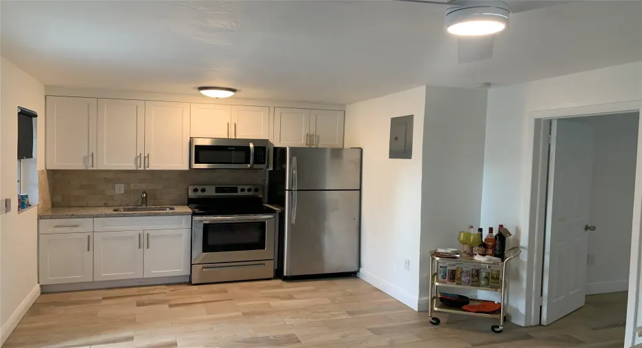 Modern Clean Kitchen