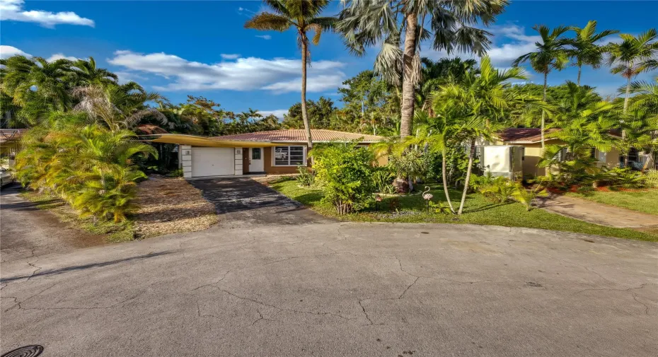 On a Quiet Cul-de-sac Street; your private tropical pool home