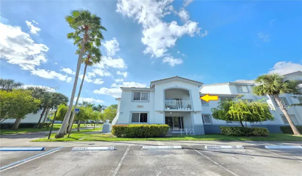 CORNER UNIT WITH VAULTED CEILINGS