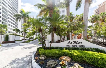 La Mer Estates