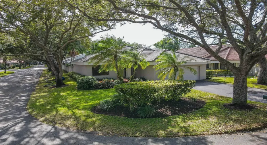 Corner lot on cul de sac