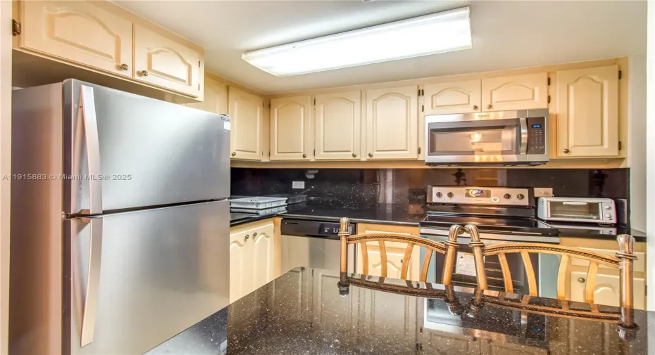 999 Brickell Bay Dr #1906 kitchen