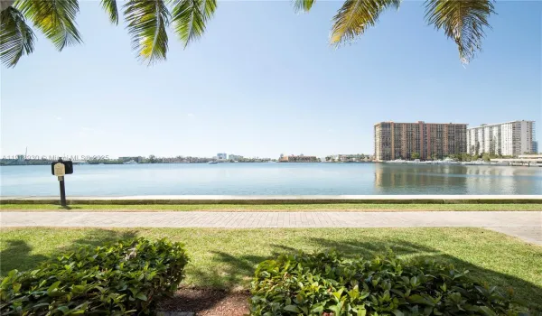 Unobstructed Intracoastal View