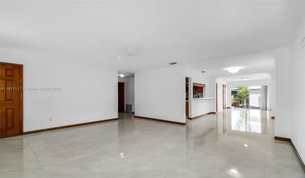 DINING ROOM, KITCHEN, & SITTING AREA BY BACK DOOR. COULD BE A 3/2 USING FAMILY REAR AS A JACK AND JILL // ROOM IS AVAILABLE