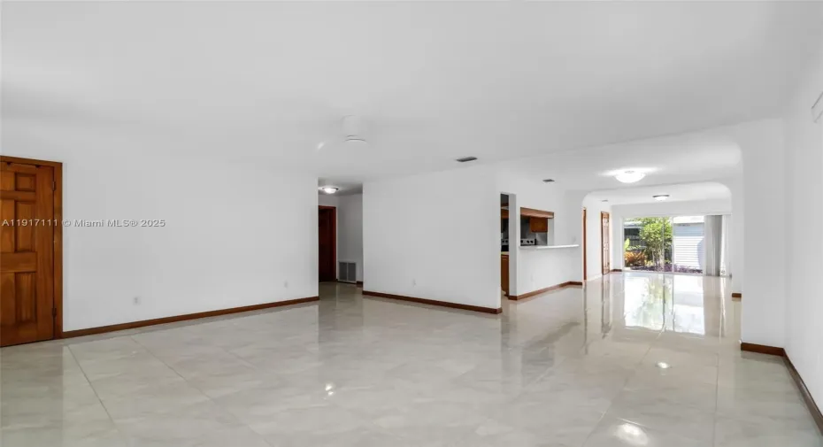 DINING ROOM, KITCHEN, & SITTING AREA BY BACK DOOR. COULD BE A 3/2 USING FAMILY REAR AS A JACK AND JILL // ROOM IS AVAILABLE