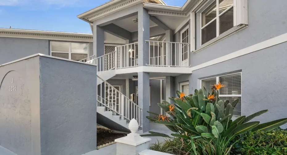 COME SEE THIS LOVELY CONDO