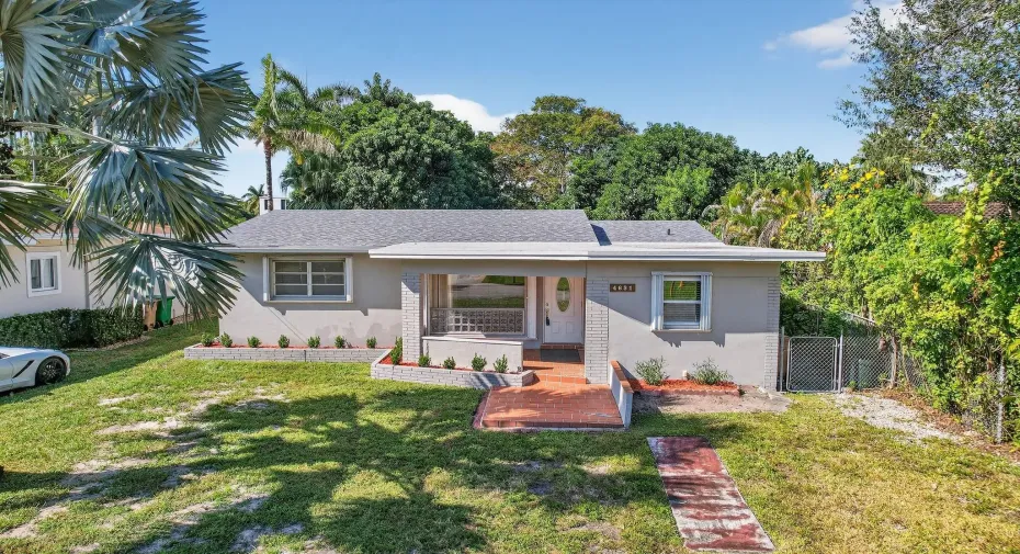 Wonderful meticulously maintained and updated 3/1.5  1377 s/f home on a 7502 s/f lot
And NO HOA!!