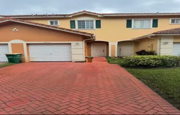 TAWNHOUSE FRONT WITH GARAGE