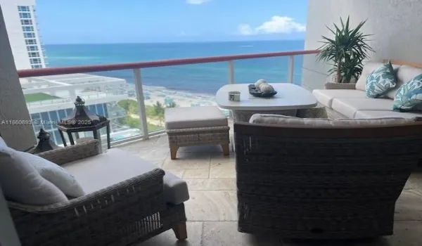 Beautiful Ocean Balcony