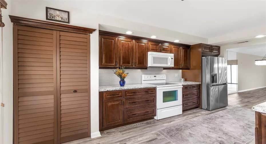 Luxurious Mahagony tones