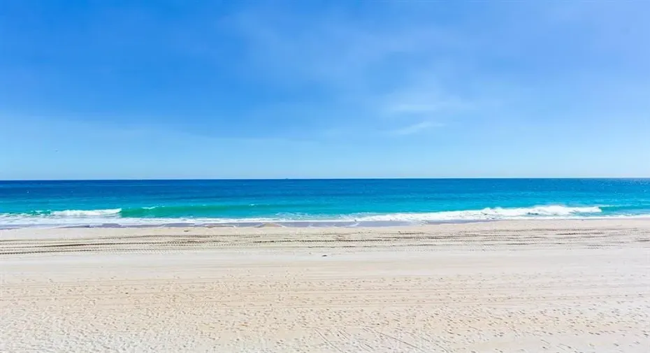 Steps to beautiful Fort Lauderdale Beach!