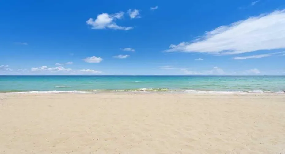 Walk to beautiful Fort Lauderdale Beach!!