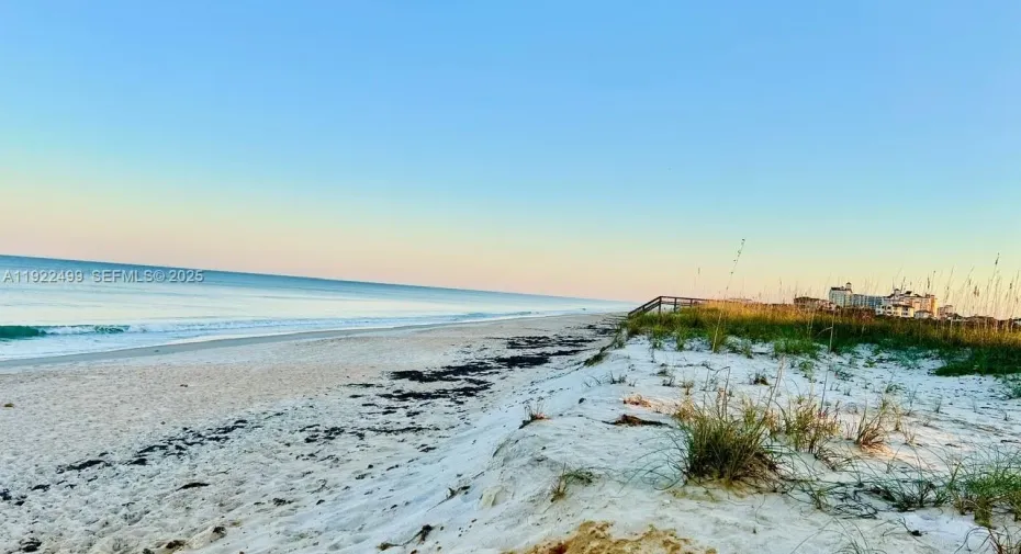 BEAUTIFUL BEACH AT 1/2 MILES YOU CAN WALK, BICYCLE OR IN CAR