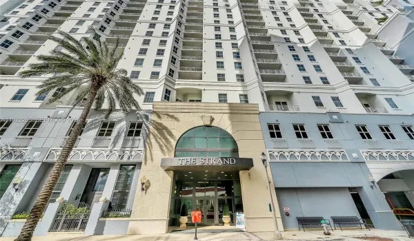 Entrance with door man