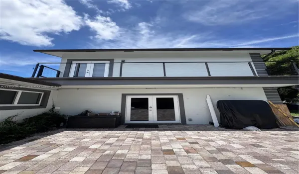 ENTRANCE TO THE UNIT